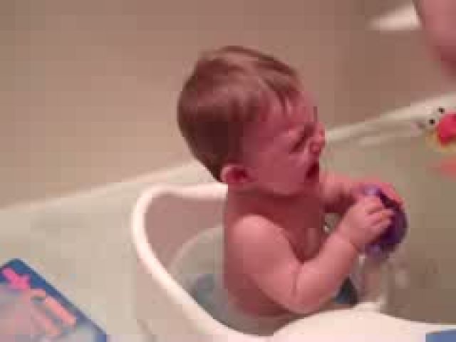 Baby scared of bubbles
