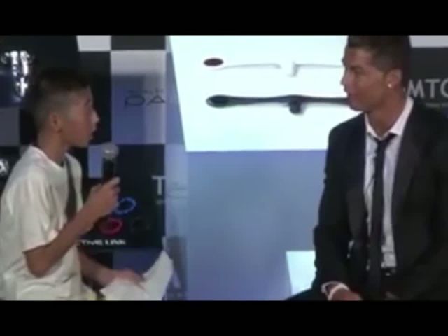 Cristiano Ronaldo defends Japanse kid on TV #RESPECT