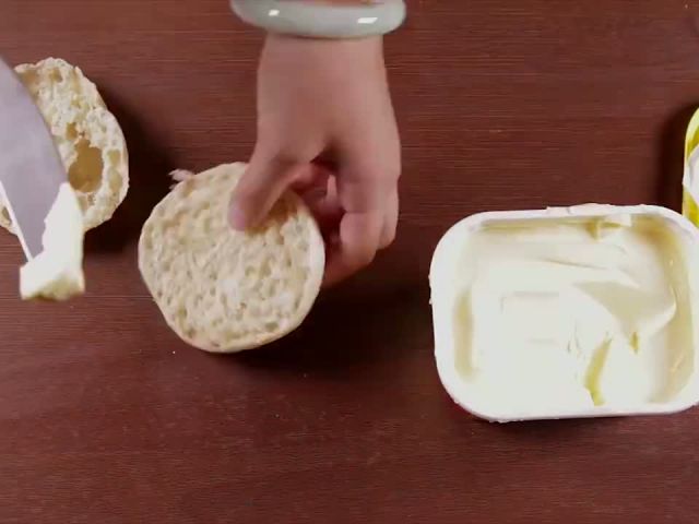 How To Make Your Own Egg McMuffin In 60 Seconds
