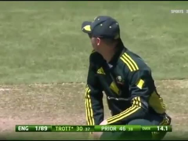 (Cricket) Worst missed RunOut chance in the History of Cricket