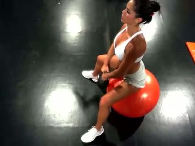 MICHELLE LEWIN Workout - Shoulders Hombros
