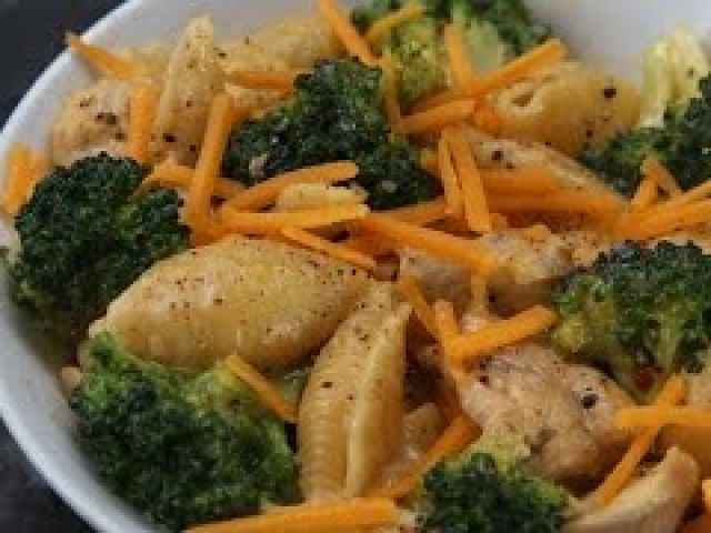 Cheesy Chicken And Broccoli Pasta