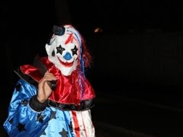 Killer Clown Scare Prank In London