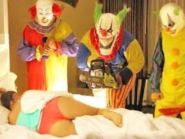 Killer Clown Prank On Girlfriend Extreme