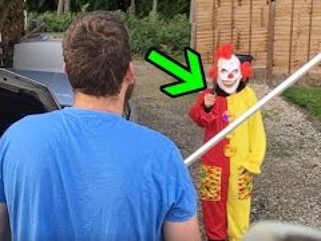 Killer Clown Sighting Prank - ATTACKED!!