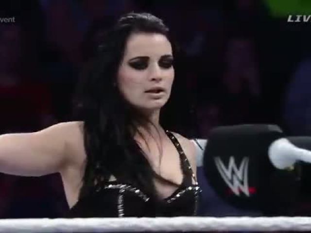 Emma vs. Paige- WWE Main Event