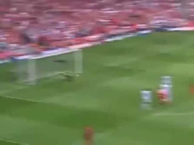 Steven Gerrard's 30 yard volley - Liverpool V West Ham