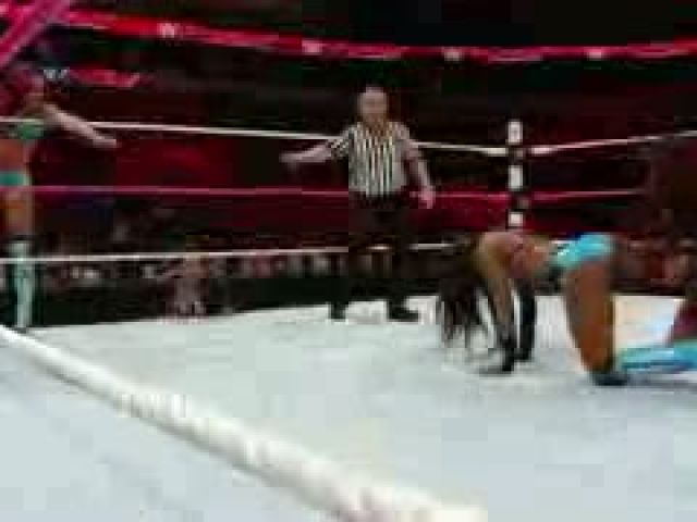 WWE Nikki Bella & Alicia Fox vs. Naomi & Sasha Banks