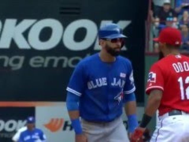 Rougned Odor punched Jose Bautista RIGHT in the face ！！