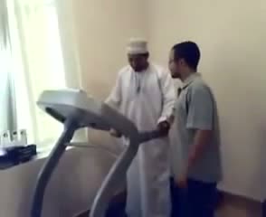Funny Arab Guy Running on Jogging Machine