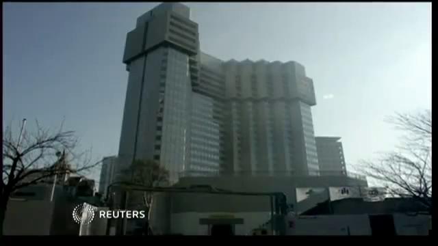 Japan Presents the Incredible Shrinking Building
