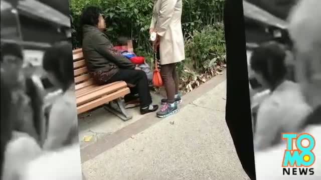 Chinese boy pees in bus, mum says 'OK.' Passenger attacks!